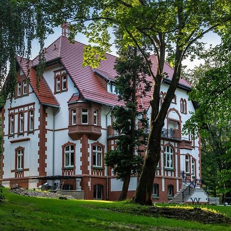 Hotel Villam Белява Экстерьер фото