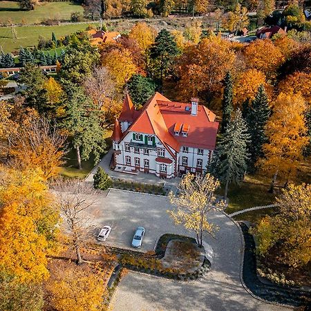 Hotel Villam Белява Экстерьер фото