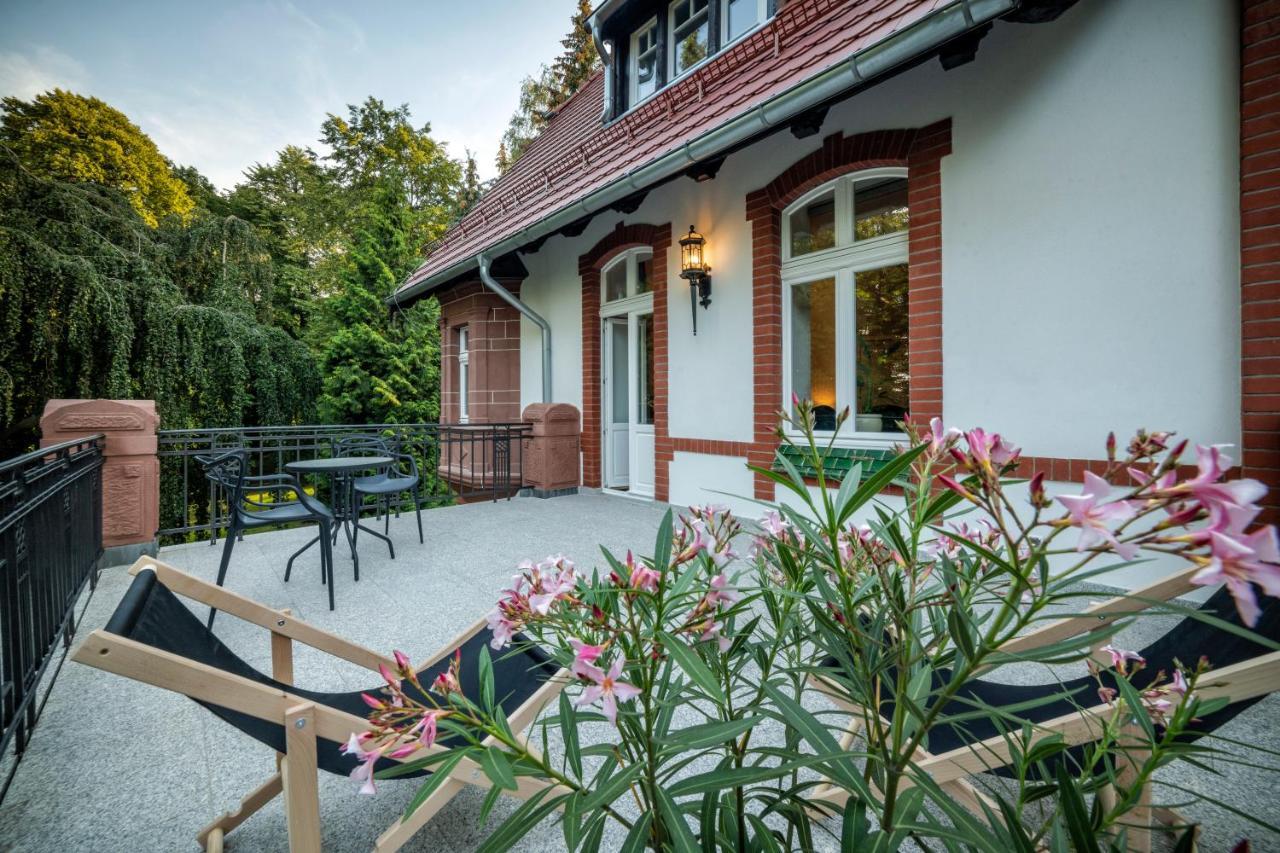 Hotel Villam Белява Экстерьер фото