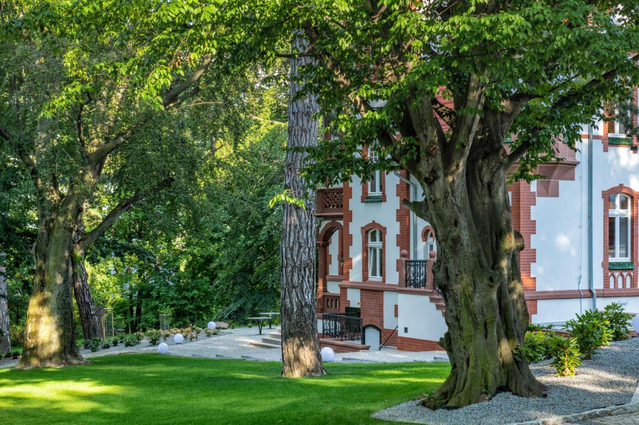 Hotel Villam Белява Экстерьер фото