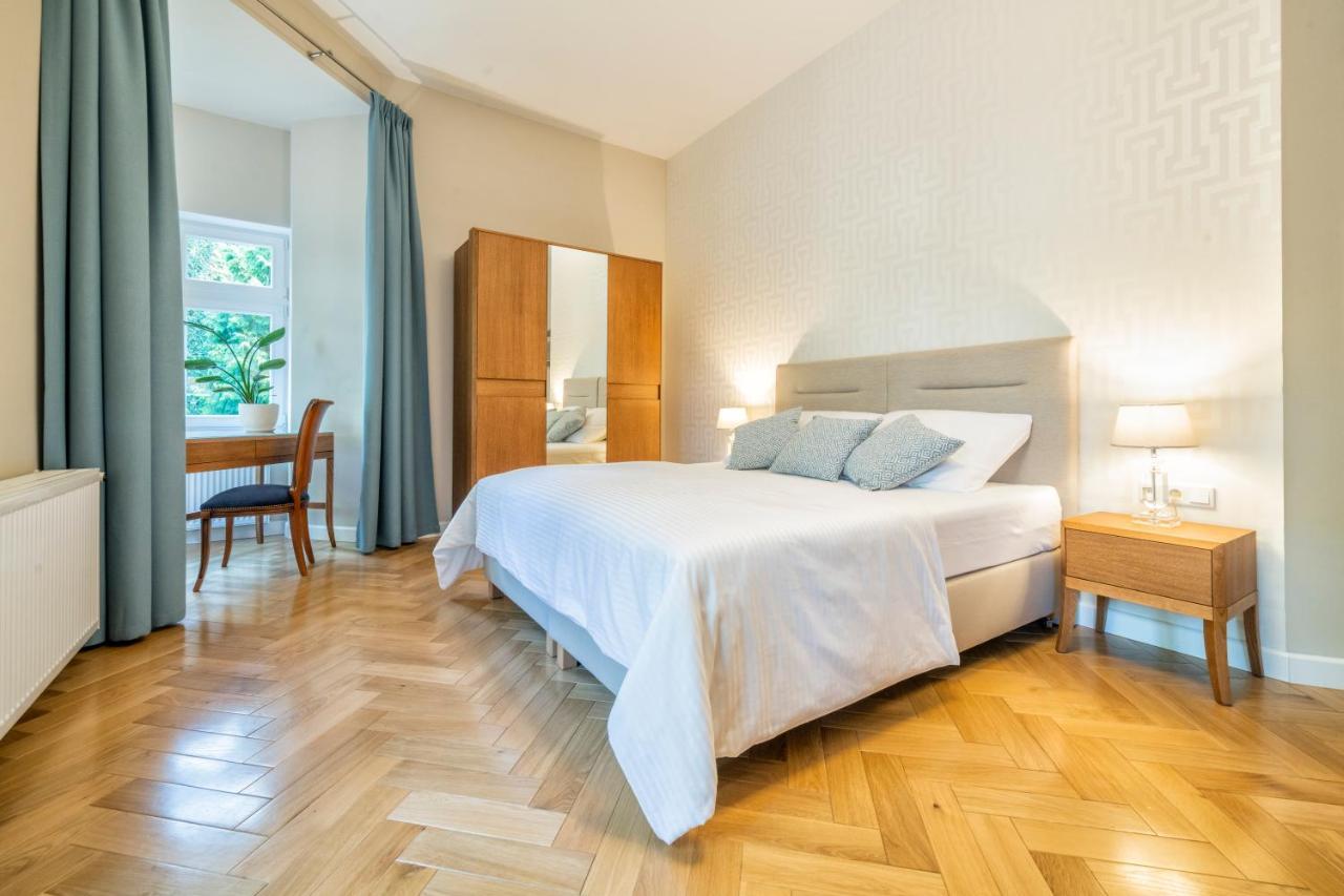 Hotel Villam Белява Экстерьер фото