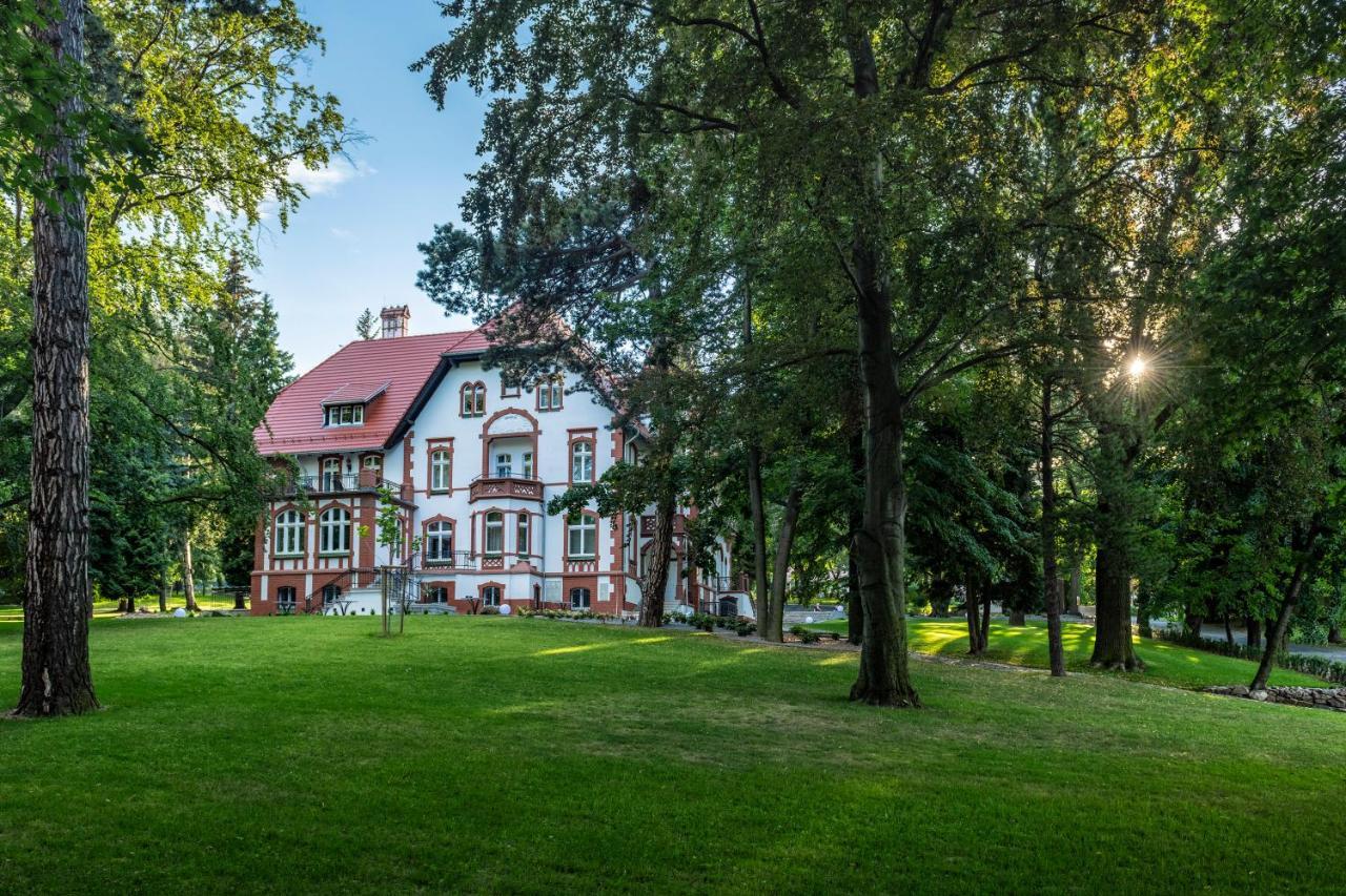 Hotel Villam Белява Экстерьер фото
