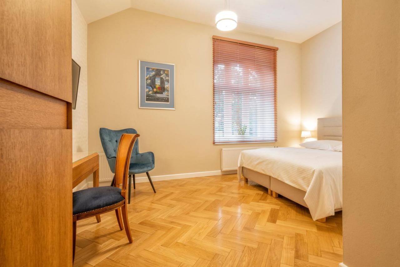 Hotel Villam Белява Экстерьер фото